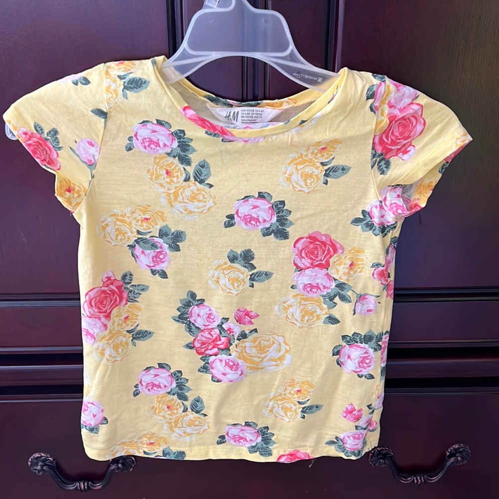 h&m Girls t-shirt 6-8 rose pattern